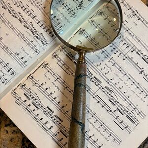 Wooden Handle Magnifying Glass